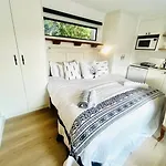 Centrally Located Garden Cottage Cape Town