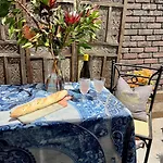 Centrally Located Garden Cottage Cape Town