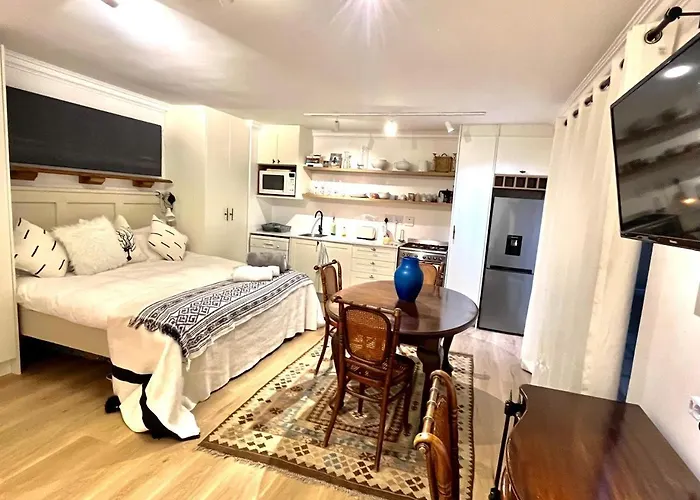 Centrally Located Garden Cottage Cape Town